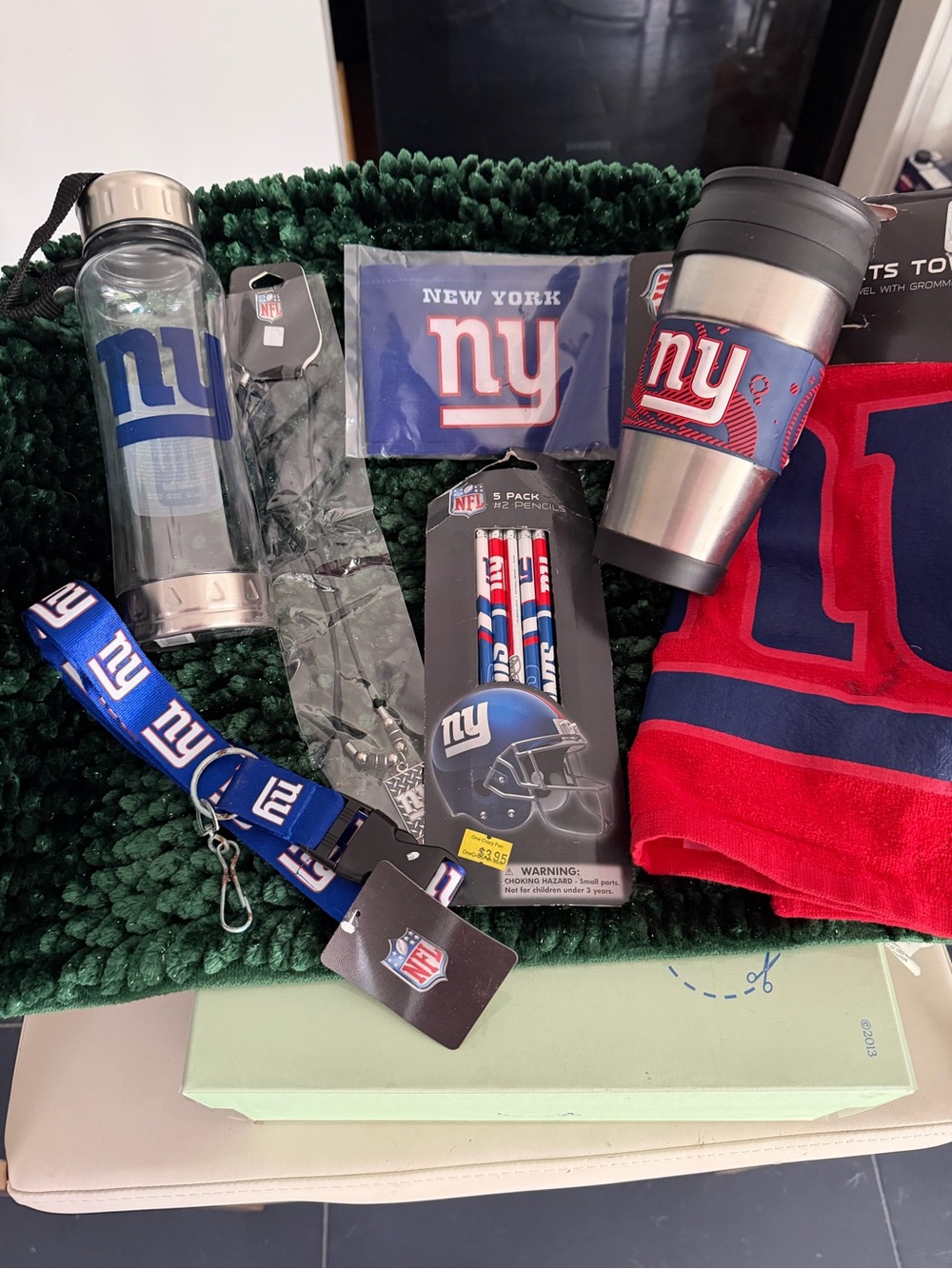 NFL New York Giants Blue and Red Fan Accessory Set